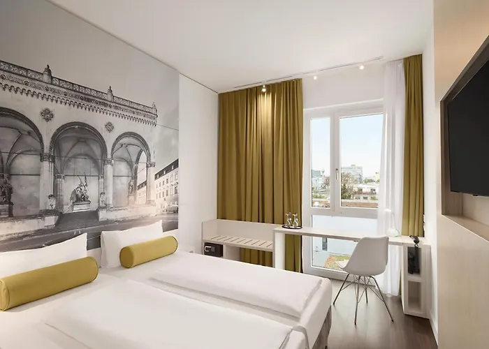 Super 8 by Wyndham München City North